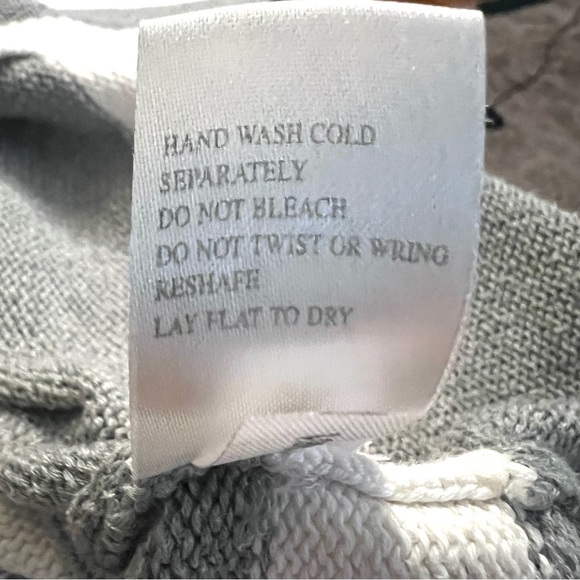 Boston Proper V-Neck Gray and White Striped 3/4 Sleeve Sweater Size XS EUC - Picture 7 of 7